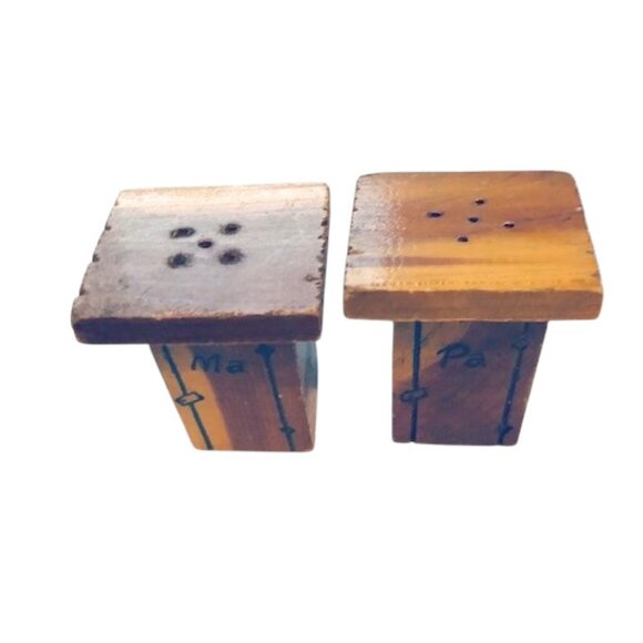 Vintage Outhouse Salt and Pepper Shakers - Picture 3 of 5